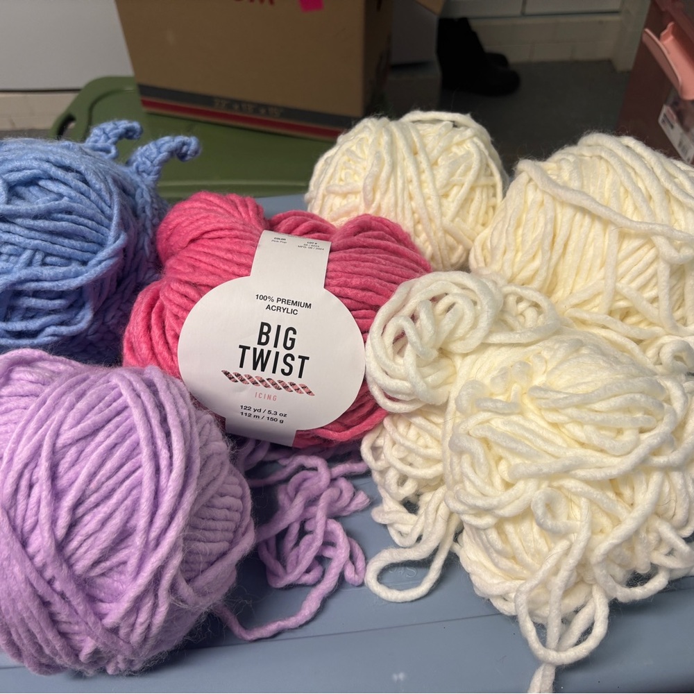 BUNDLE Big Twist Icing Yarn
